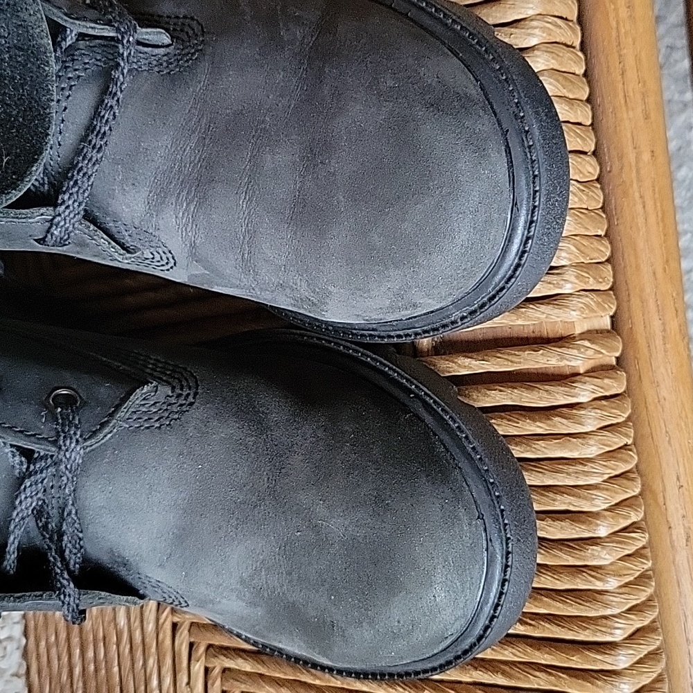 Timberland  boots, grayish black, size 4 junior - Picture 14 of 14